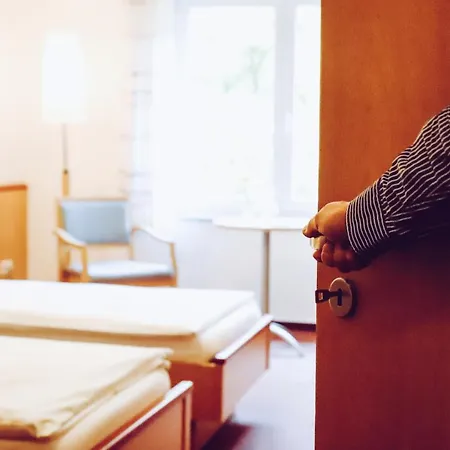 Cvjm-tagungshaus Am Unesco-welterbe Bergpark Wilhelmshoehe Hotel *