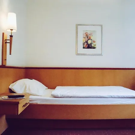 Hotel Cvjm-tagungshaus Am Unesco-welterbe Bergpark Wilhelmshoehe *