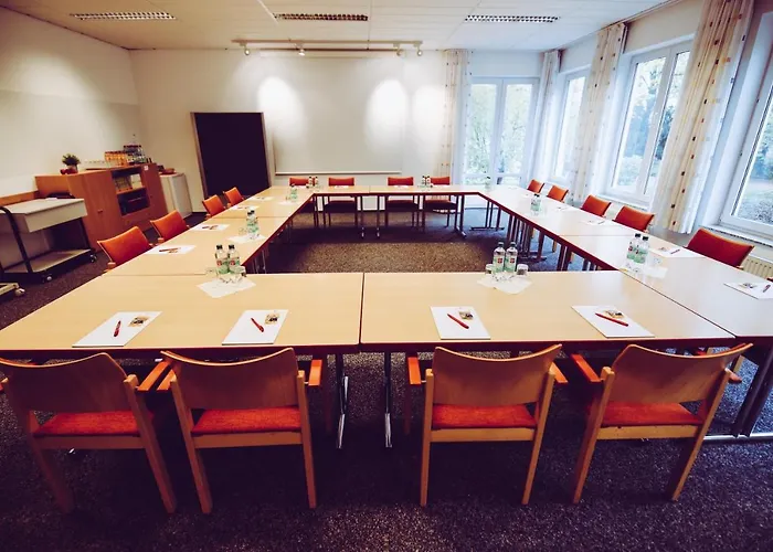 Cvjm-tagungshaus Am Unesco-welterbe Bergpark Wilhelmshoehe * Kassel